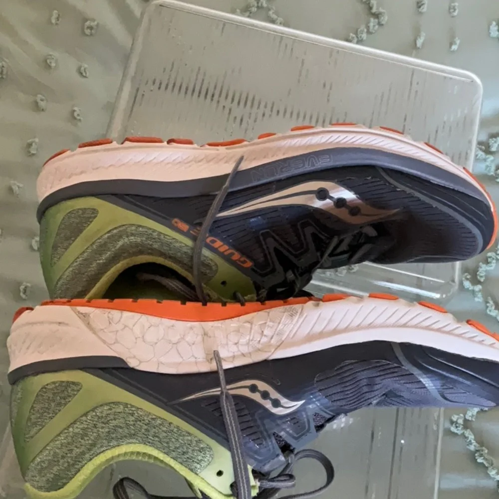 Saucony Guide ISO Sneakers - Dark Gray and Green Sz 9 - Picture 6 of 9